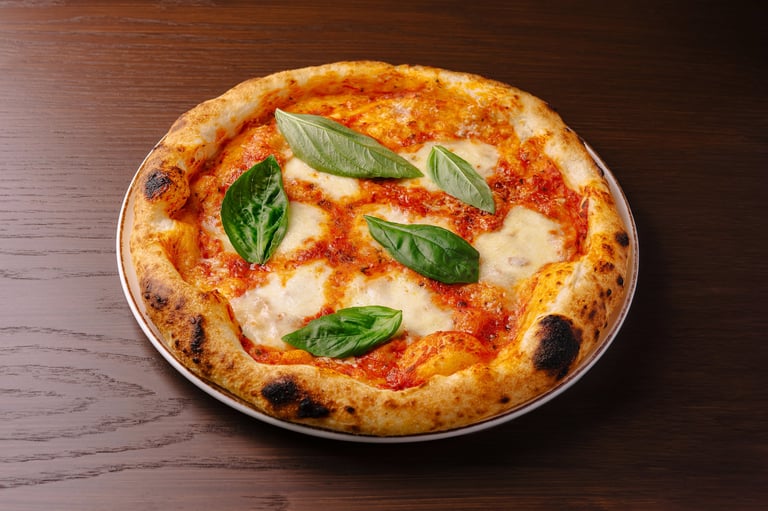Trattoria Lalis Margherita pizza
