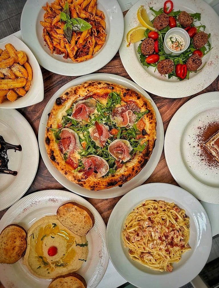 Trattoria Lalis Quattro Formaggi pizza